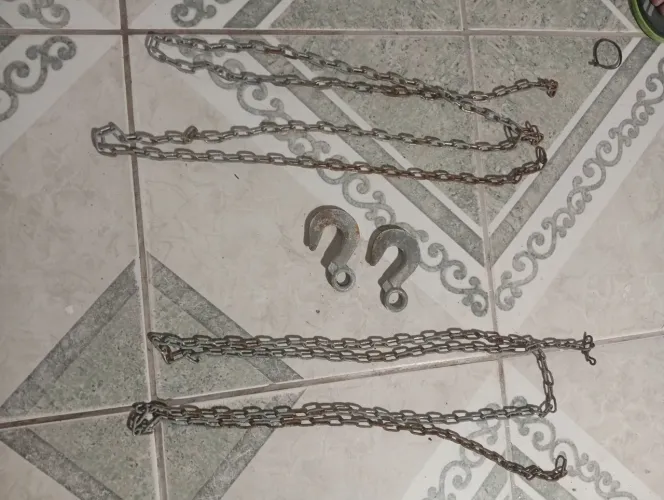 Ganchos e correntes