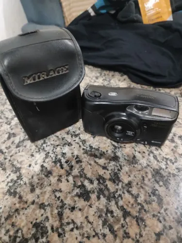 Câmera Yashica analógica funcionando