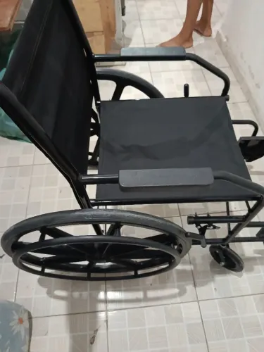 Cadeira de rodas usada uma vez e cadeira de banho