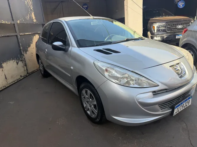 Peugeot 207 XR 1.4 Flex 8V 3P 2012