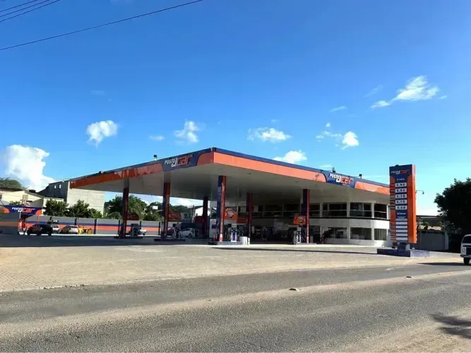 POSTO DE COMBUSTÍVEIS À VENDA NA PE-90