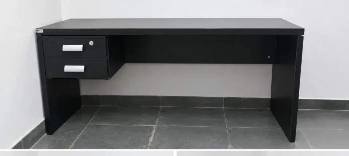 Mesa de Escritório com 2 gavetas