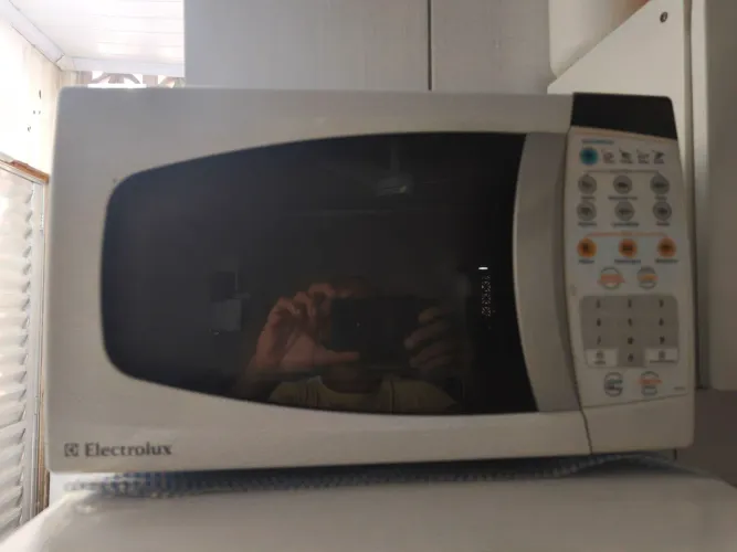 Microondas Electrolux - 18 litros com defeito
