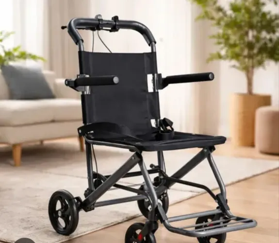 CADEIRA DE RODAS DELLAMED DOBRAVEL LEVE COMPACTA SUPORTA ATE 100K