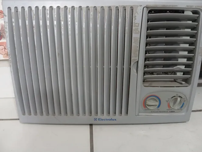 Ar condicionado em excelente estado de funcionamento