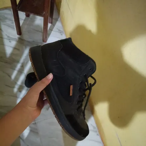 Vende-se sapato número 42/43 por 30 reais