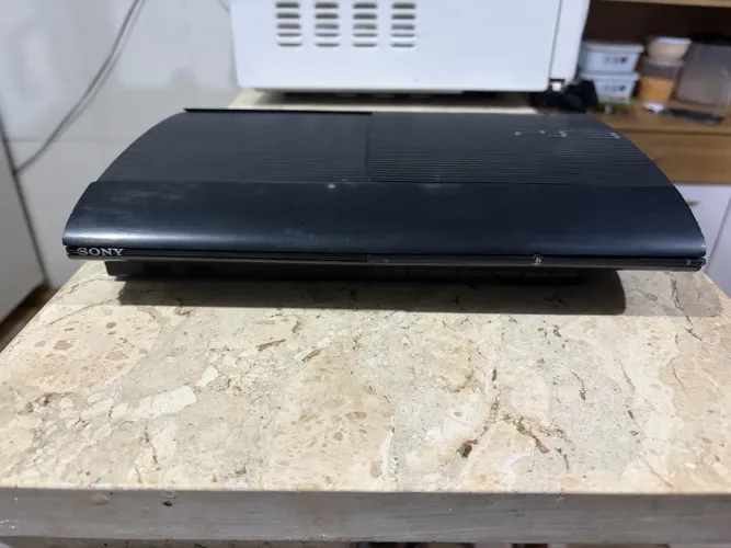 PS3 desbloqueado modelo slim semi novo