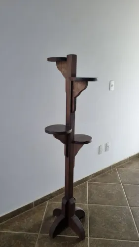 Suporte para plantas em madeira maciça