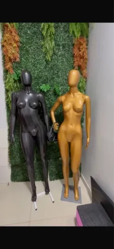 Vendo dois manequins