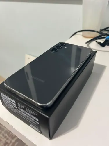 Samsung S23F