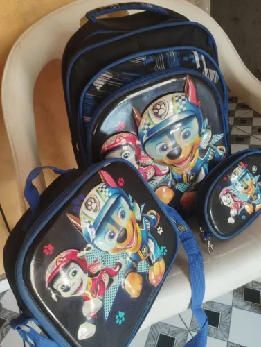 Bolsa infantil masculino em ótimo estado