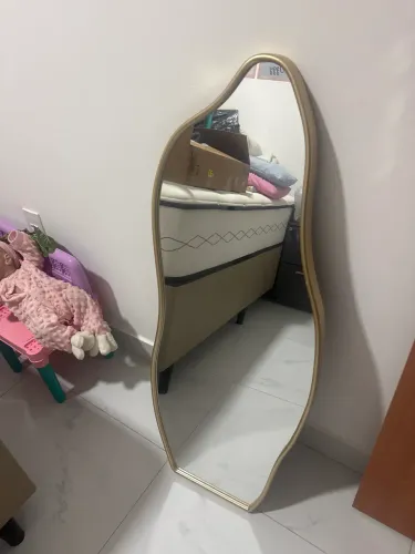 Espelho orgânico moldura pvc dourada
