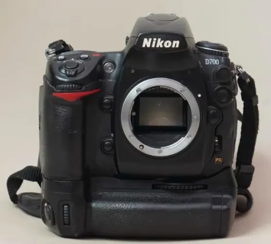 Nikon D700 + Vertical Grip