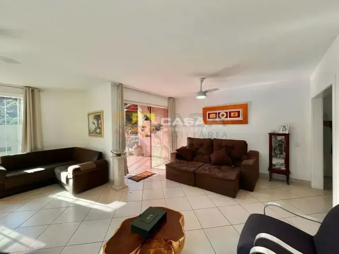 Vista para a Pedra dos Olhos em Fradinhos: Casa Linear de 3 Quartos com Suíte