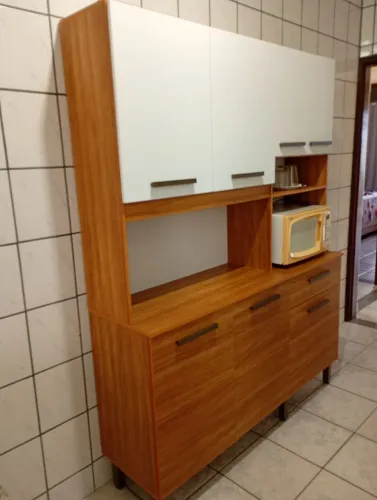 Vendo armário de cozinha novo. Contato *. Valor 500,00