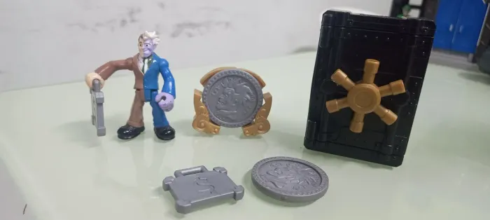Bonecos e cofre Duas caras Imaginext 