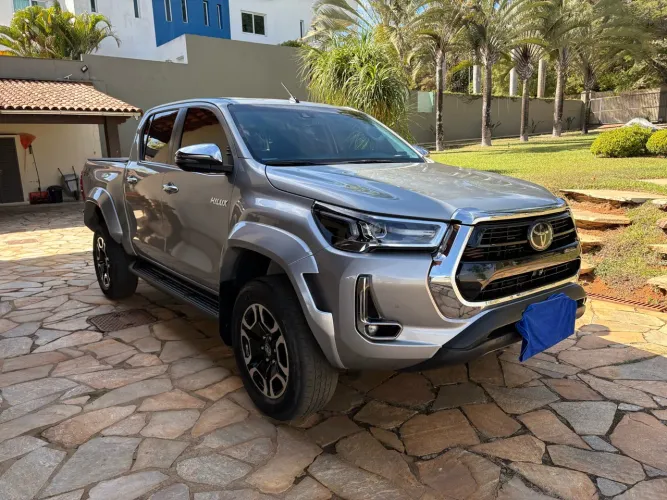 Toyota Hilux CD SRX Plus 4X4 2.8 TDI Die. Aut. 2024