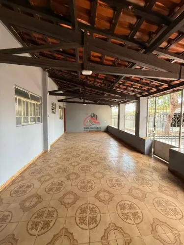 Casa com Quintal Amplo + Quiosque com Churrasqueira - 3 Quartos (1 Suíte) + Casa no Fundo