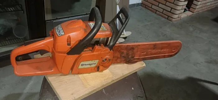 Vendo husqvarna 236 usada