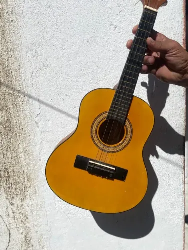 Cavaquinho seminovo da vogga modelo: VCC 500 NS