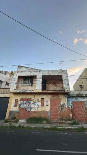 Venda de casa no centro da cidade 