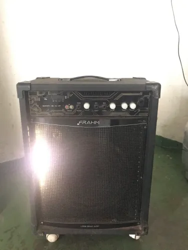 Caixa de som amplificada