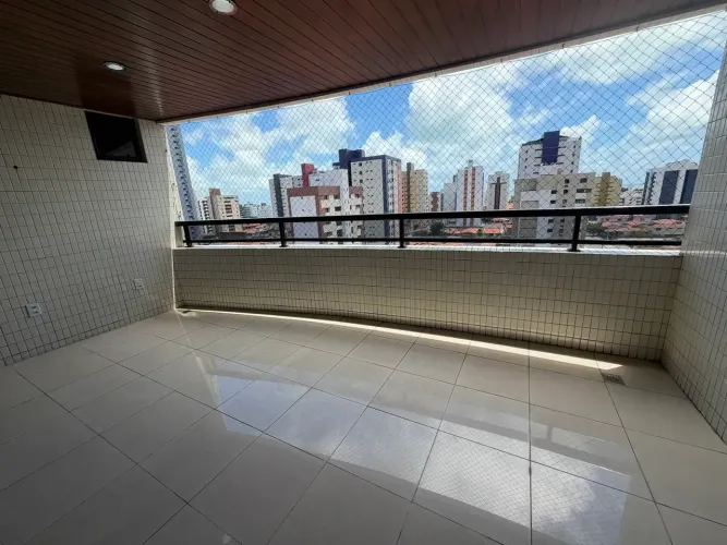 Aluguel anual. Amplo apartamento em manaira, ótima localização. vista mar