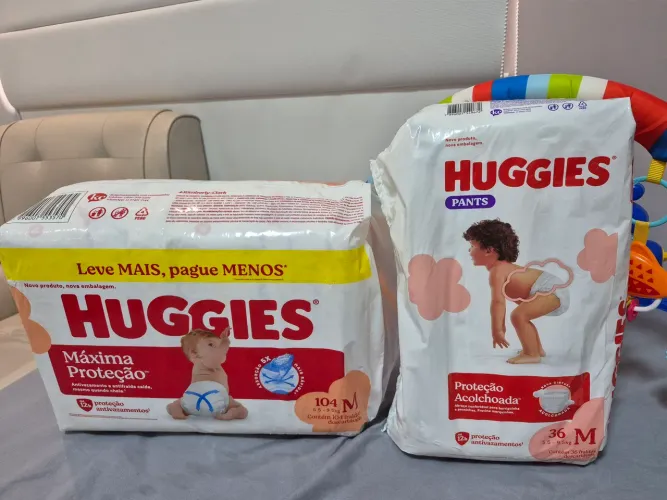 Vende- se fraldas huggies 104 unidades e 36 unidades