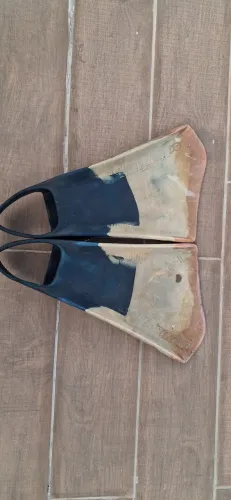 Vendo nadadeira Redleyfins tamanho Large.