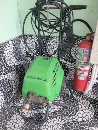MAQ. LAVAR ELECTROLUX