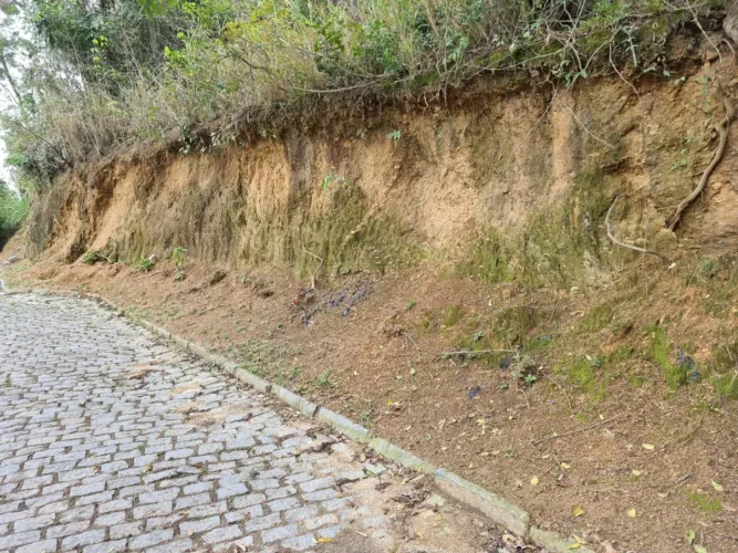 Terreno à venda em Condomínio Maria Paula, 310,61m²