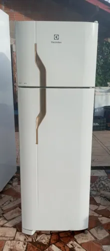vendo geladeira Electrolux de gelo seco funcionando perfeitamente em ótimas condições