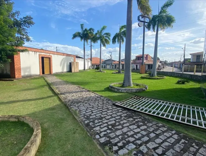 Galpão com 1857 m2 No Horizonte