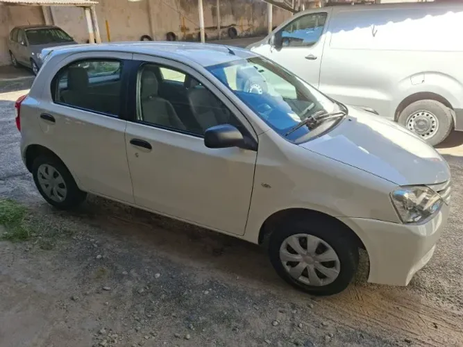 Toyota Etios X 1.3 Flex 16V 5P Mec. 2013