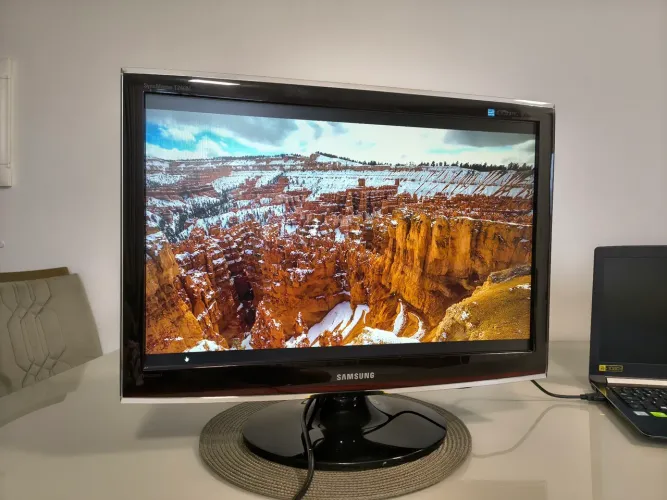 Tv monitor 24 Samsung Full HD+
