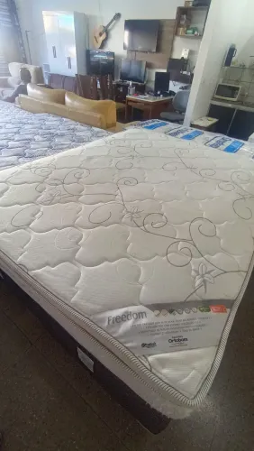 Cama box Queen size Colchão Ortobom molas ensacandas 