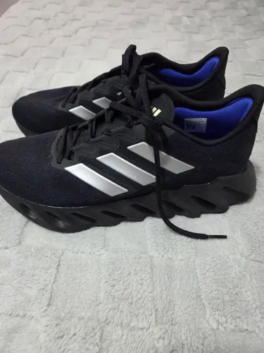 Tenis adidas 43