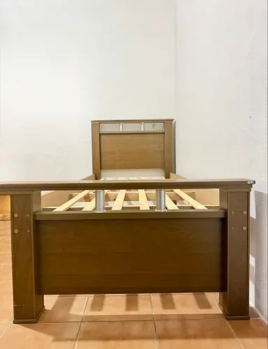 Cama com colchão - Usado