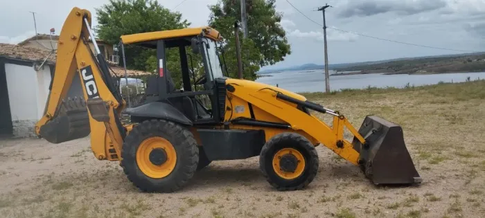 Retroescavadeira JCB 2011 