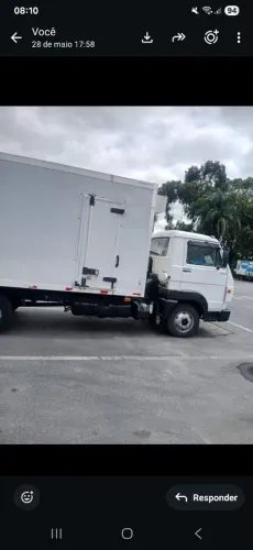 Caminhão com serviço