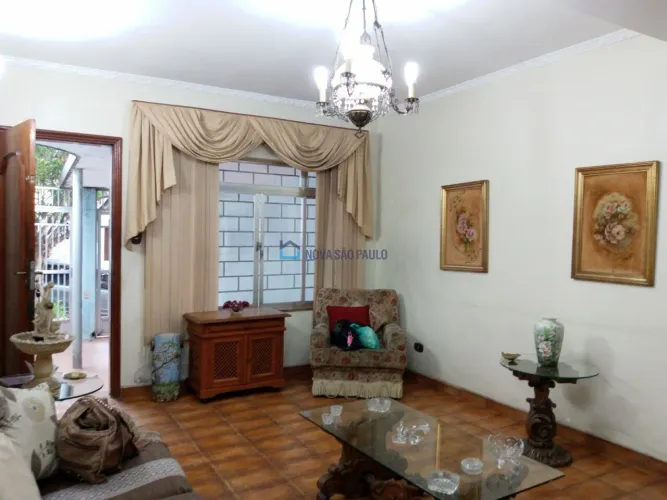 Casa à venda no Ipiranga com 2 quartos e 1 vaga de garagem.