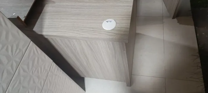 Mesa com madeira chapada muito resistente com qualidade Premium 