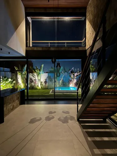 Casa em condominio, Mogi das Cruzes, 03suítes, piscina, 04vagas na garagem 270m²