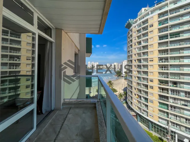 Apartamento reformado com varanda vista mar na beira mar da praia nas Pitangueiras, Guaruj