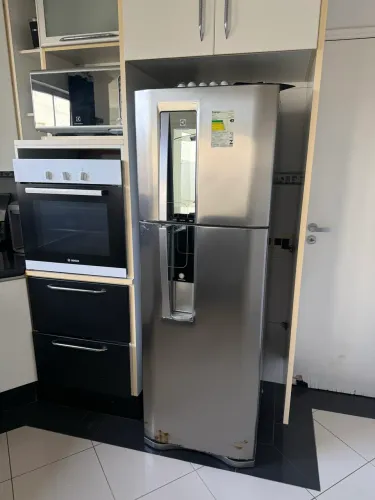 Geladeira Electrolux inox (com leve ferrugem)