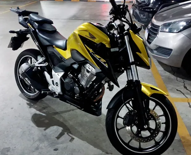 CB 300F  - 2023