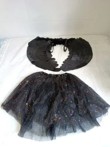 Fantasias 01 Asa de Anjo preta , 01 saia de tule preta com brilho e 01 asa de borboleta