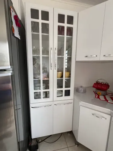 Armário de cozinha de madeira