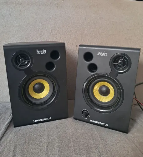 Caixa de Som Hercules DJ Monitor 32