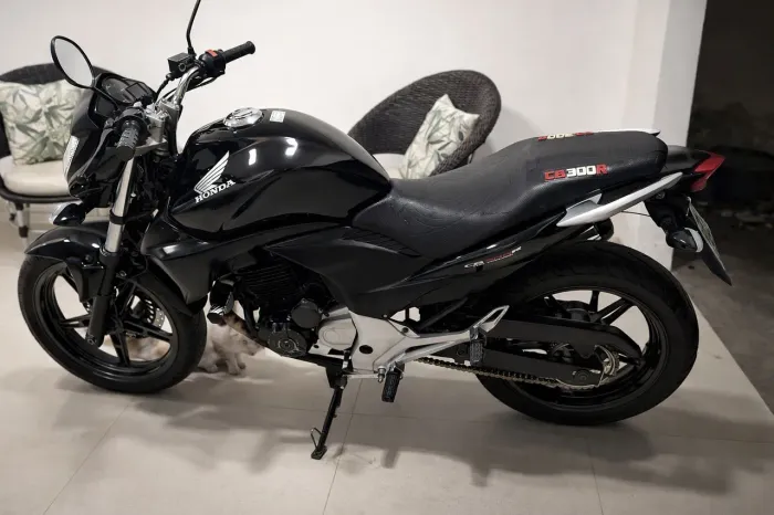 Cb 300 r